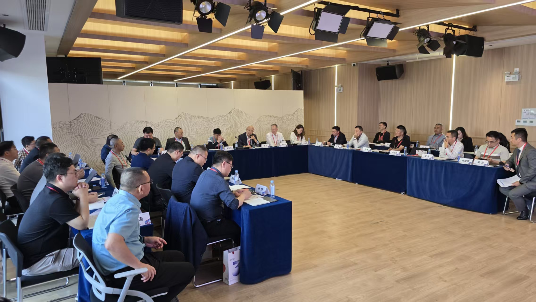 闭门研讨会现场