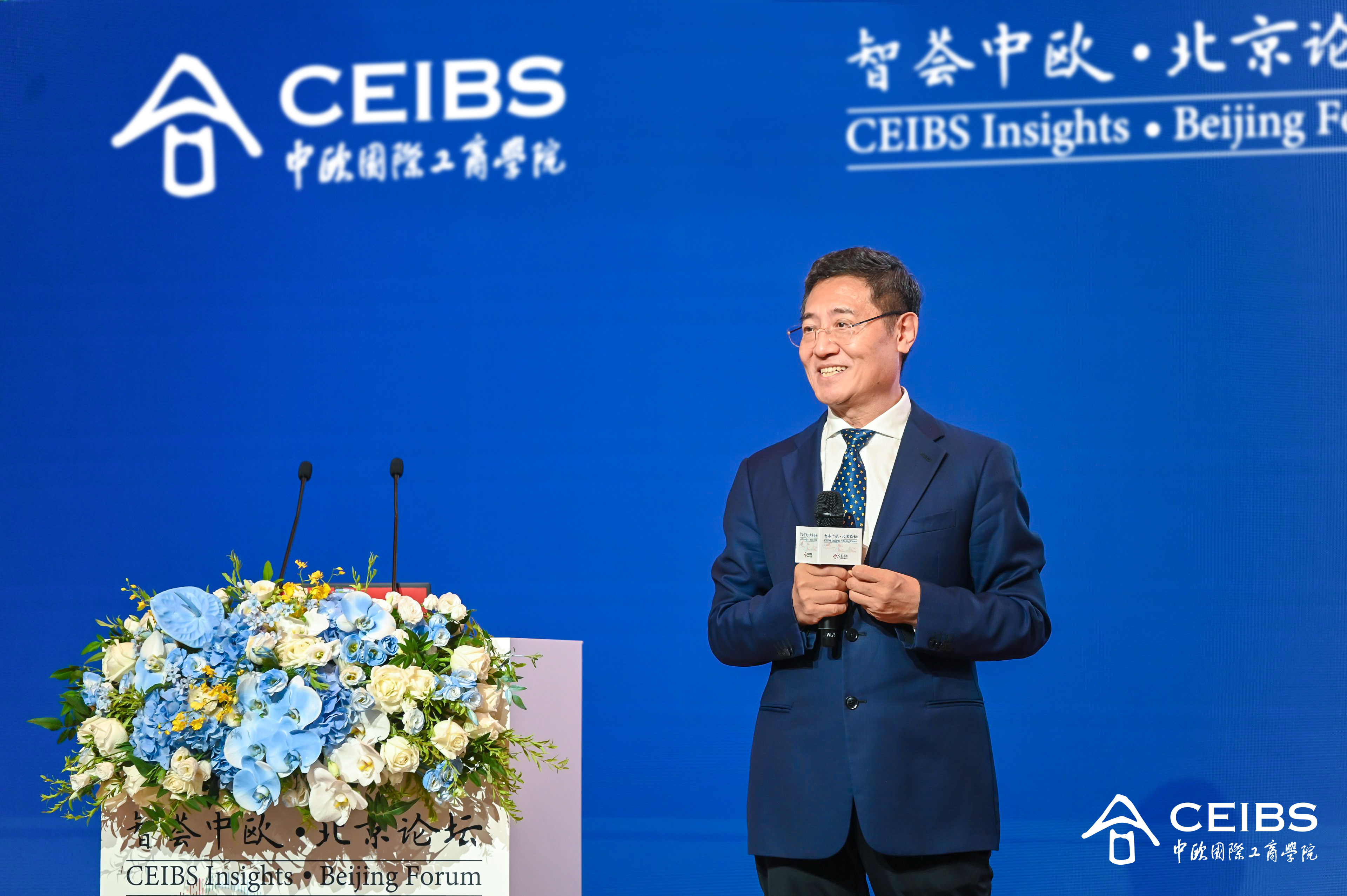 神州信息服务集团联席董事长、原中国银行副行长王永利发表主旨演讲