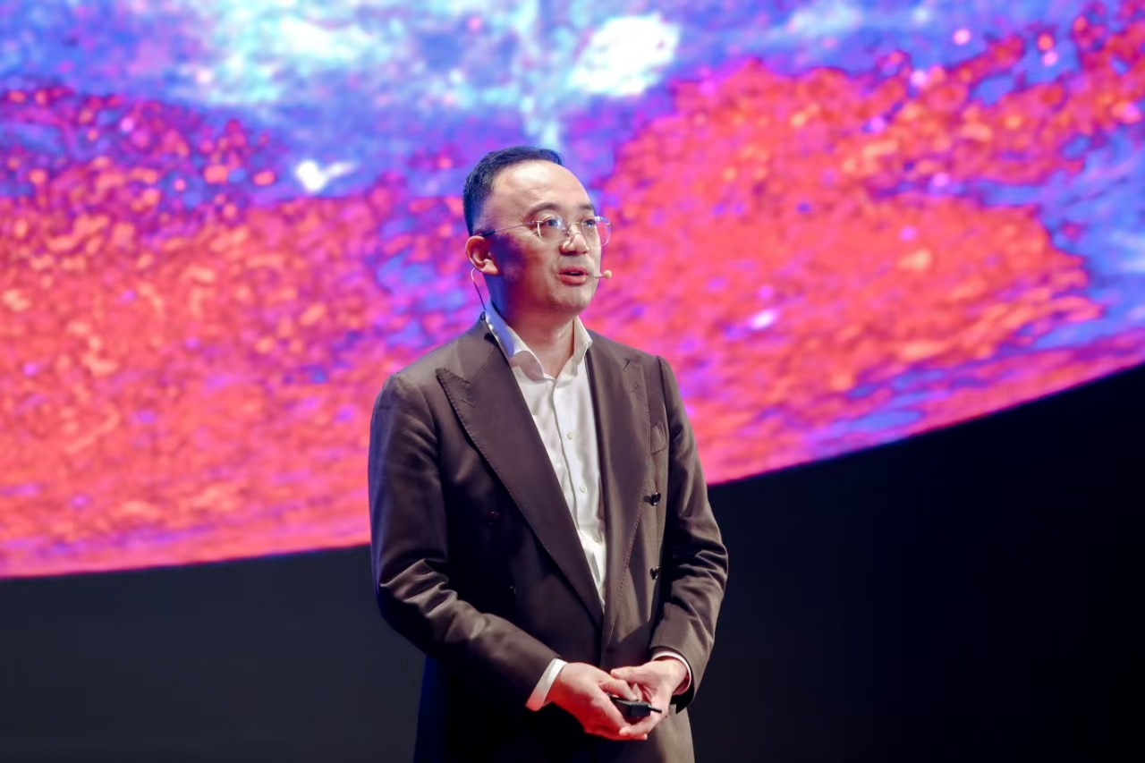 谢红军发表主题演讲