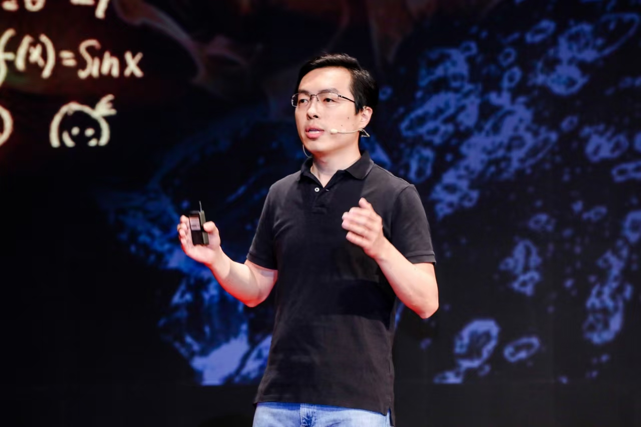 王仲远发表主题演讲