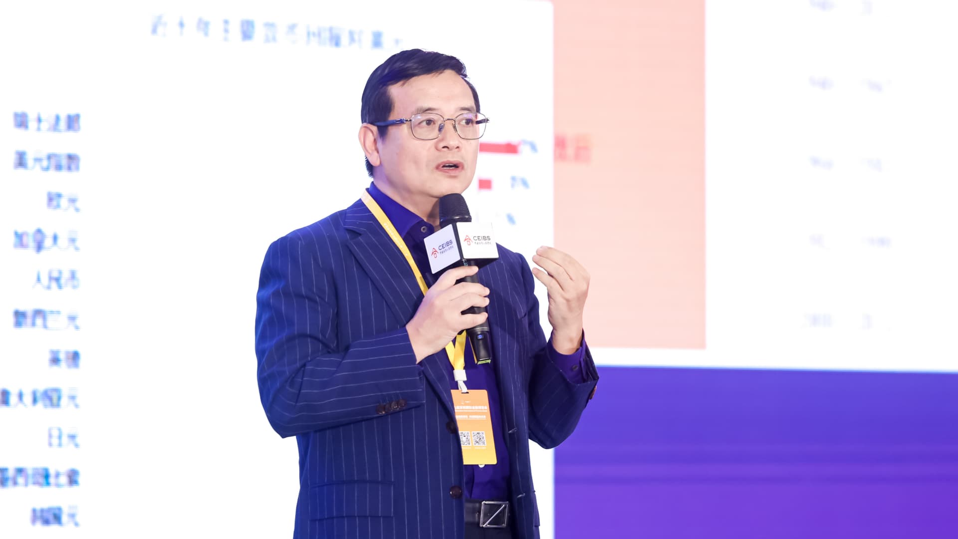 但斌发表主旨演讲
