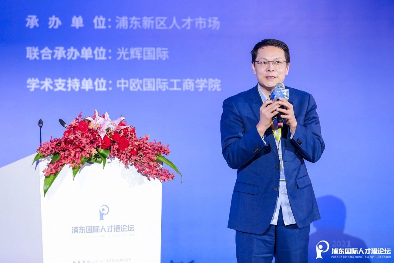 龚焱教授发表演讲