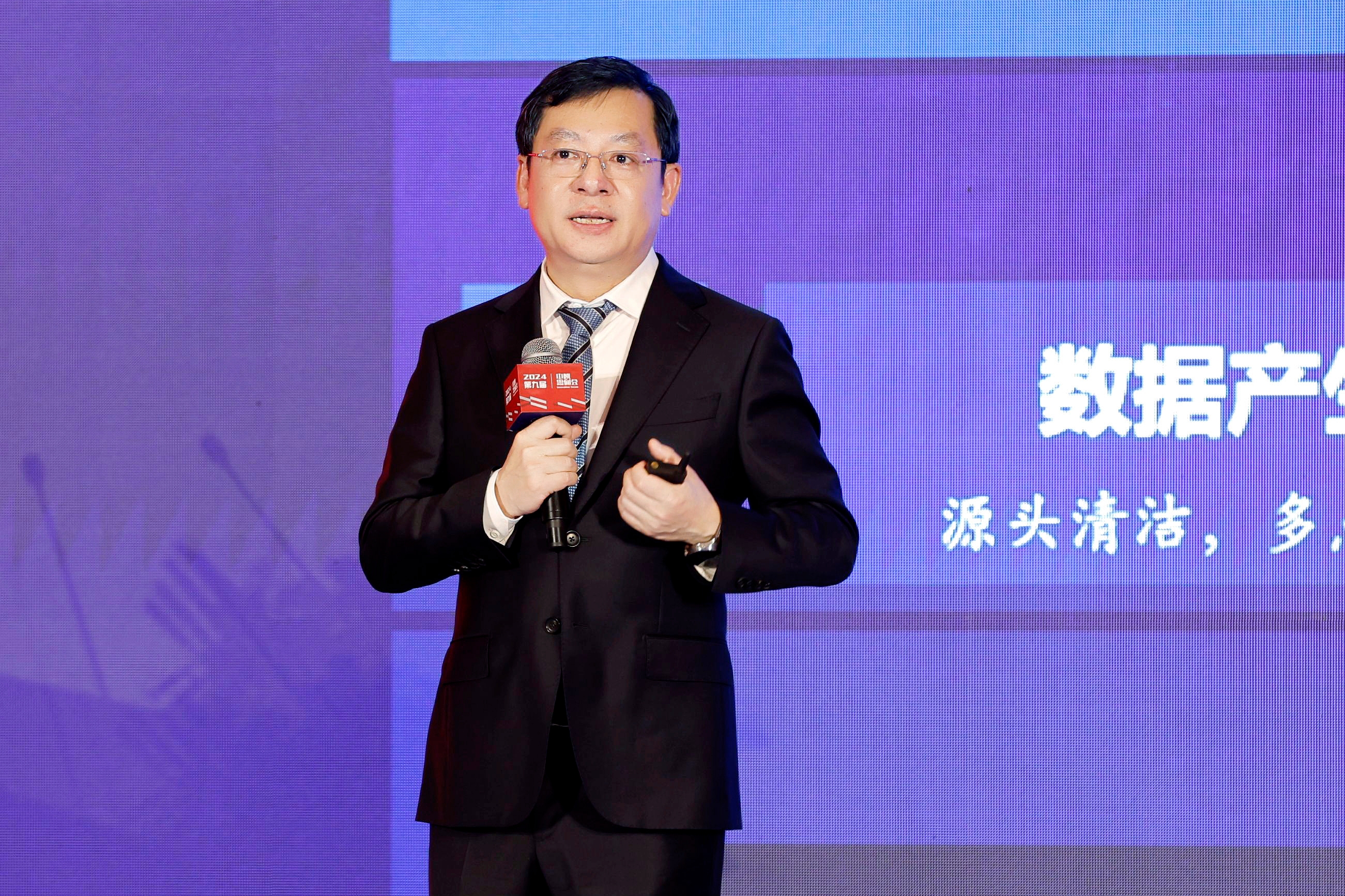 海尔李华刚