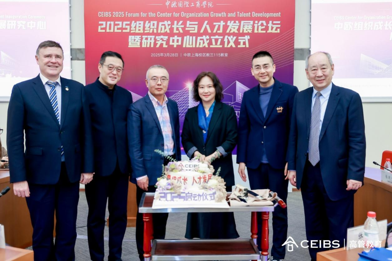 研究中心成立仪式（从左向右：濮方可、王高、王天扬、韩践、马士发、张维炯）