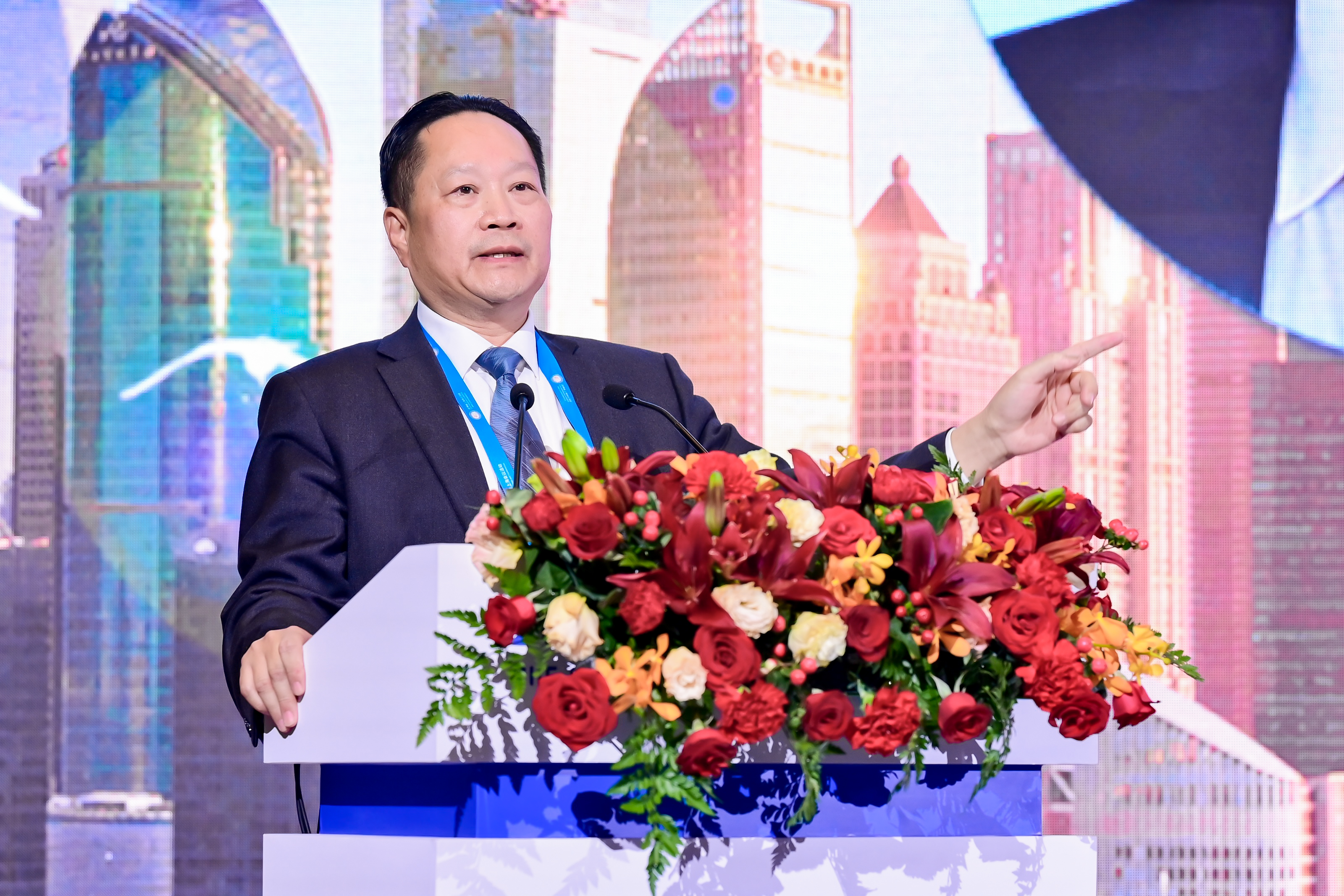 郑炜航发表主旨演讲