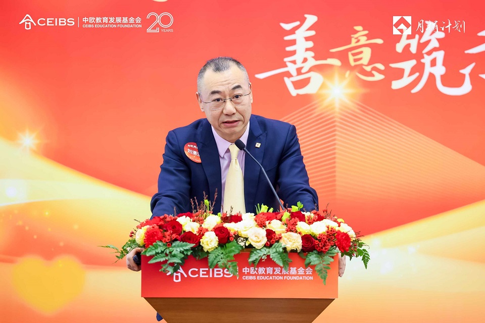 刘湧洁秘书长做工作报告