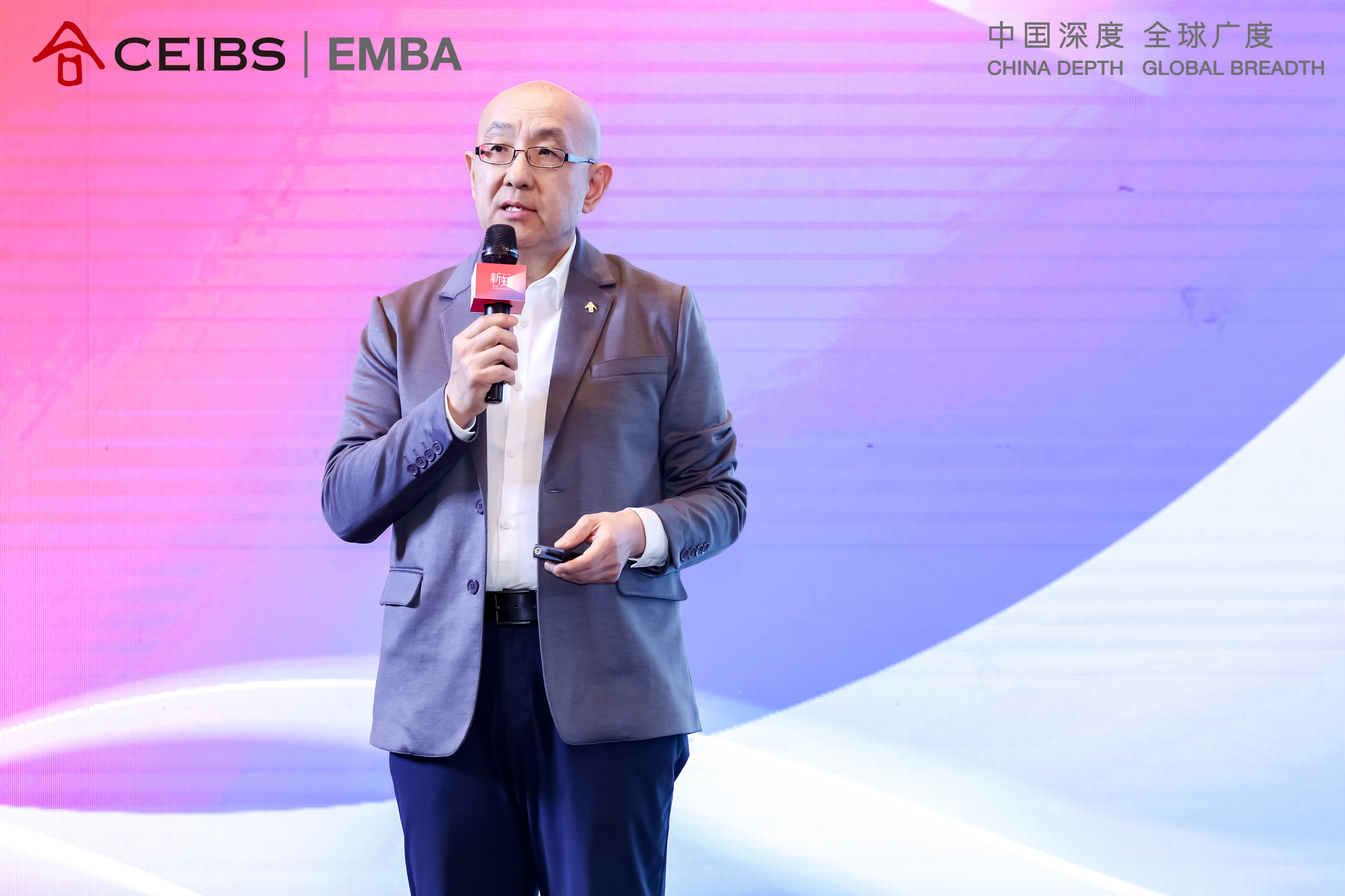 图为中欧国际工商学院经济学与决策科学教授方跃