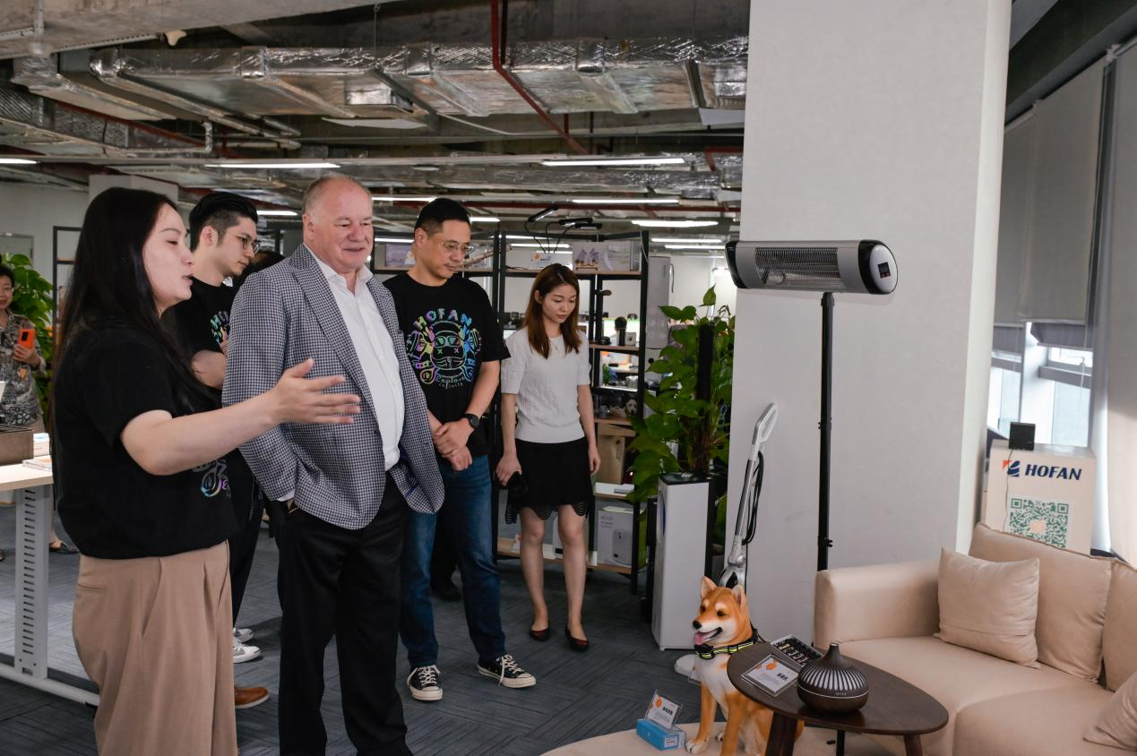 杜道明院长参观浩方展厅