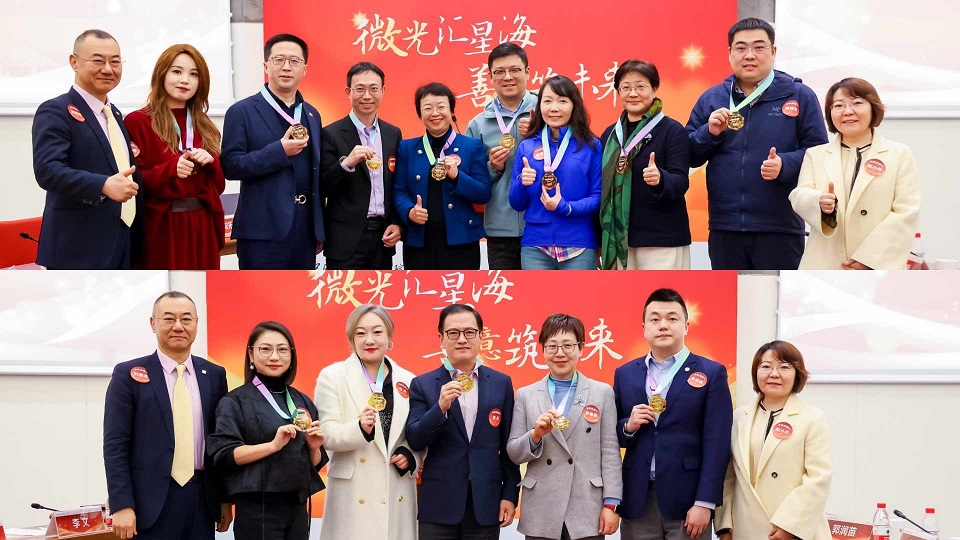 亲临现场的月捐之星合影留念