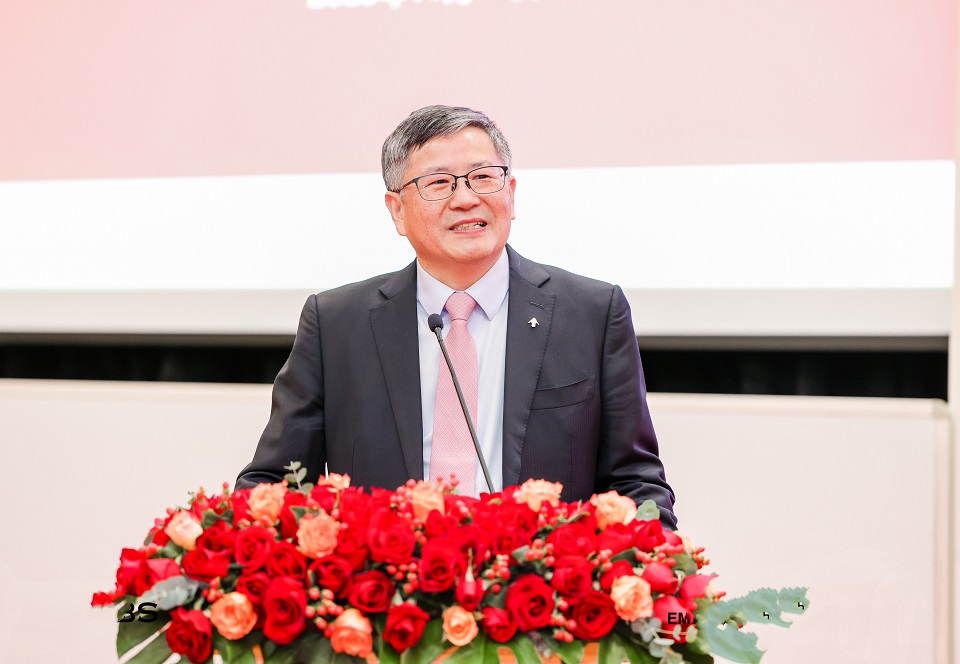 许定波教授致欢迎词