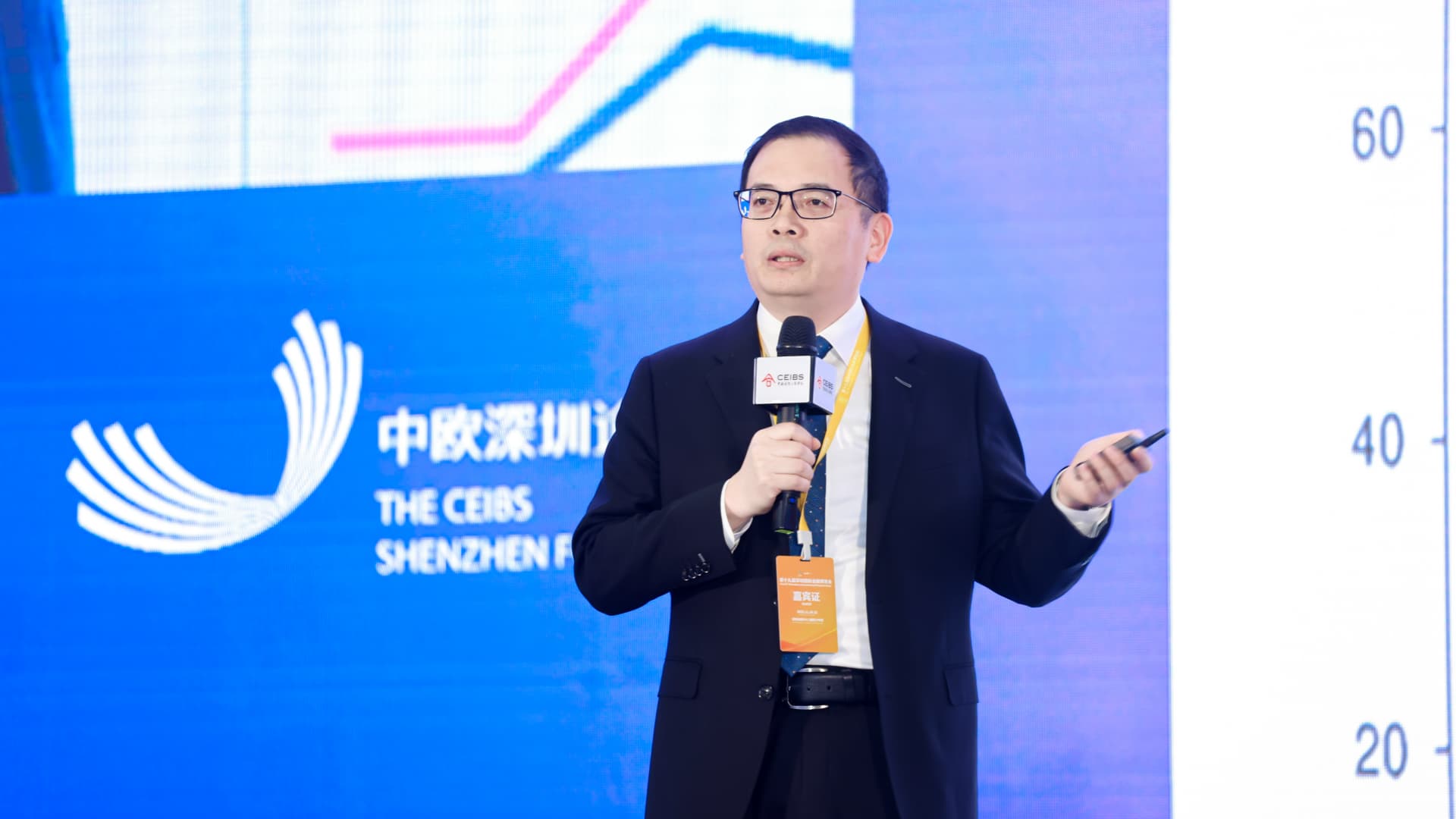 陆挺发表主旨演讲