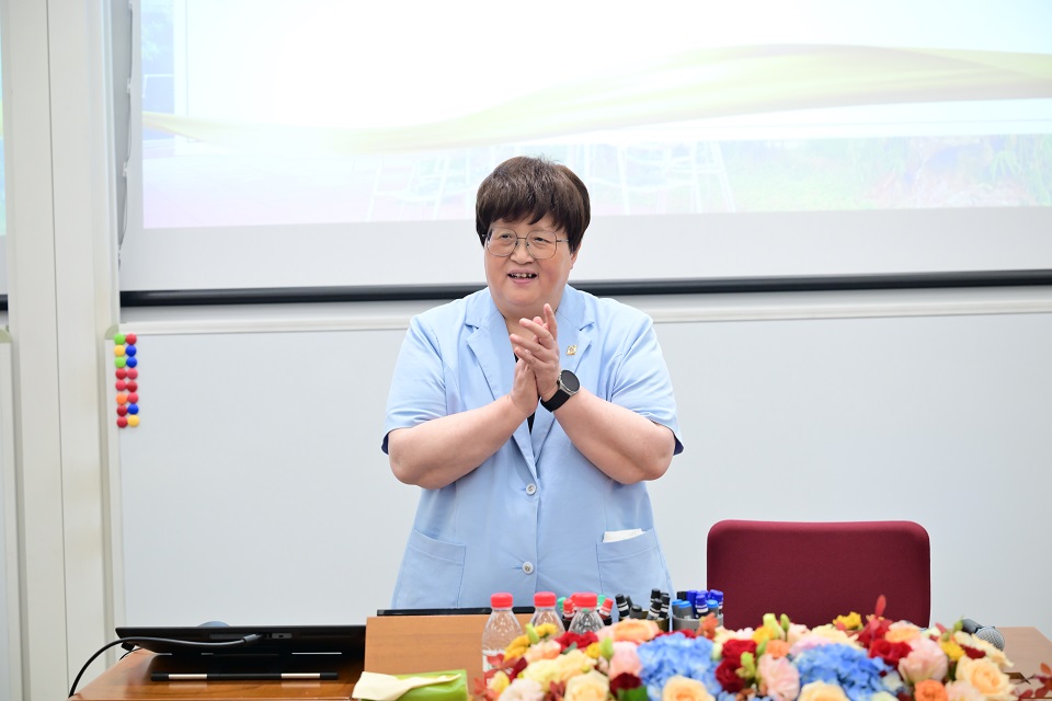 汪泓院长致答谢词