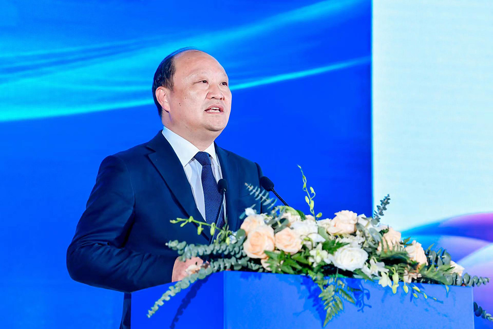 上海复星医药集团股份有限公司董事长吴以芳