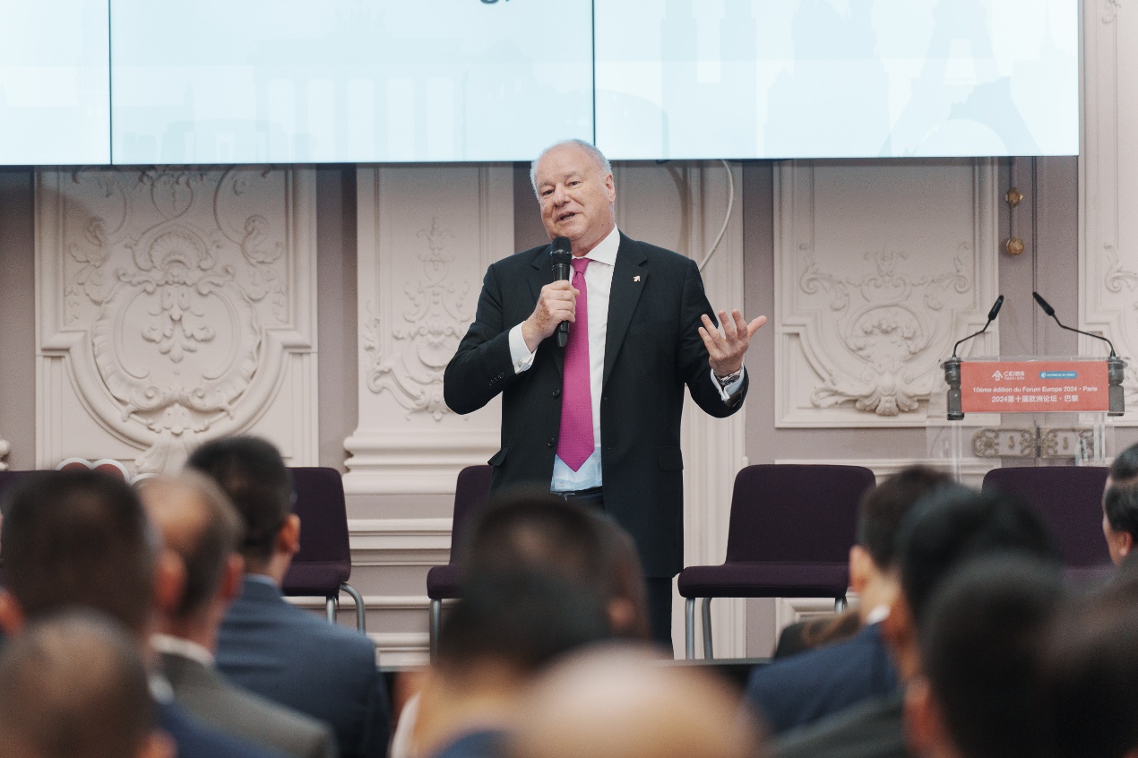 中欧国际工商学院院长(欧方)、市场营销学教授杜道明(Dominique TURPIN)做答谢致辞