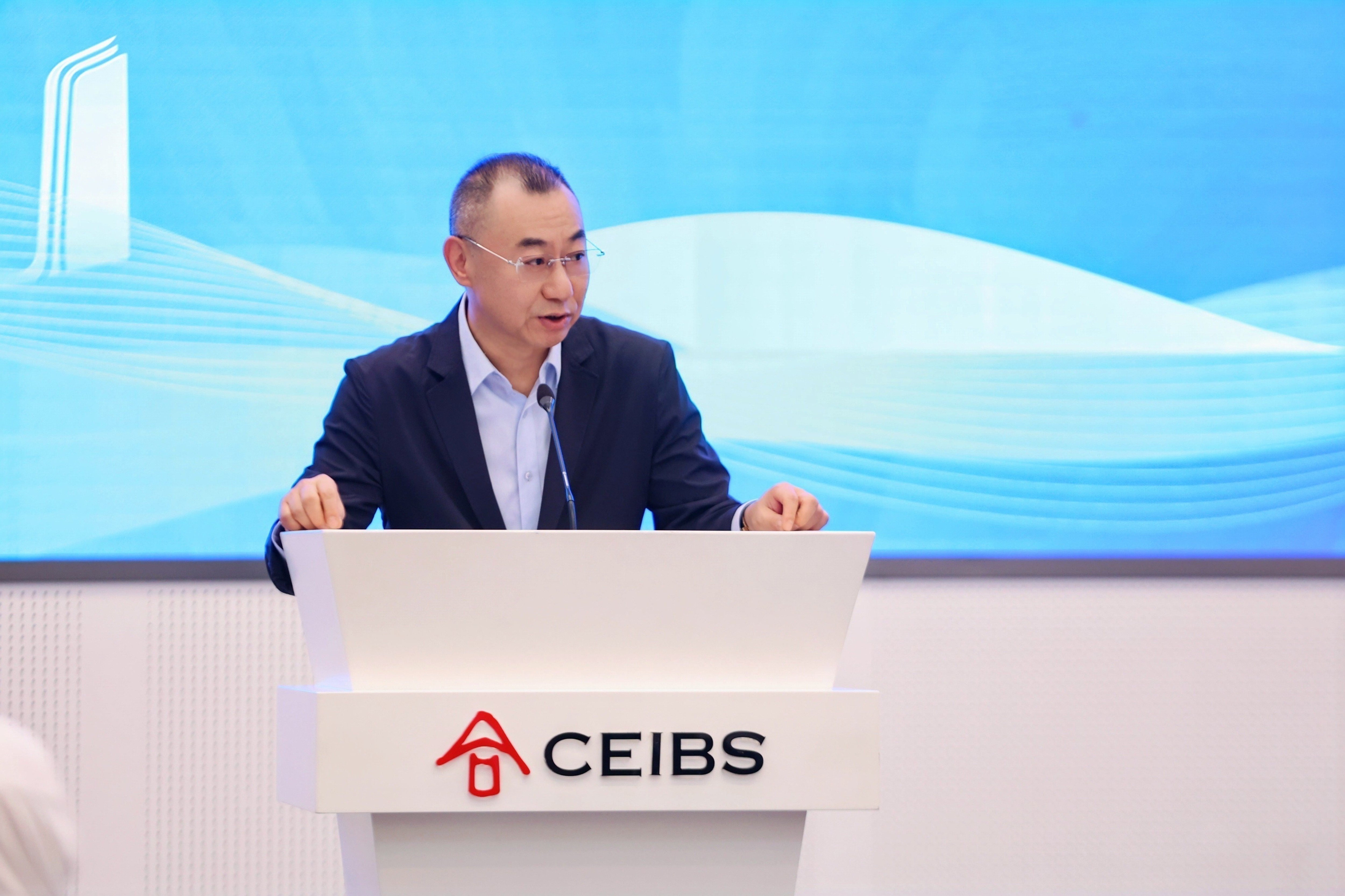 中欧国际工商学院院长助理、深圳校区首席代表刘湧洁致辞