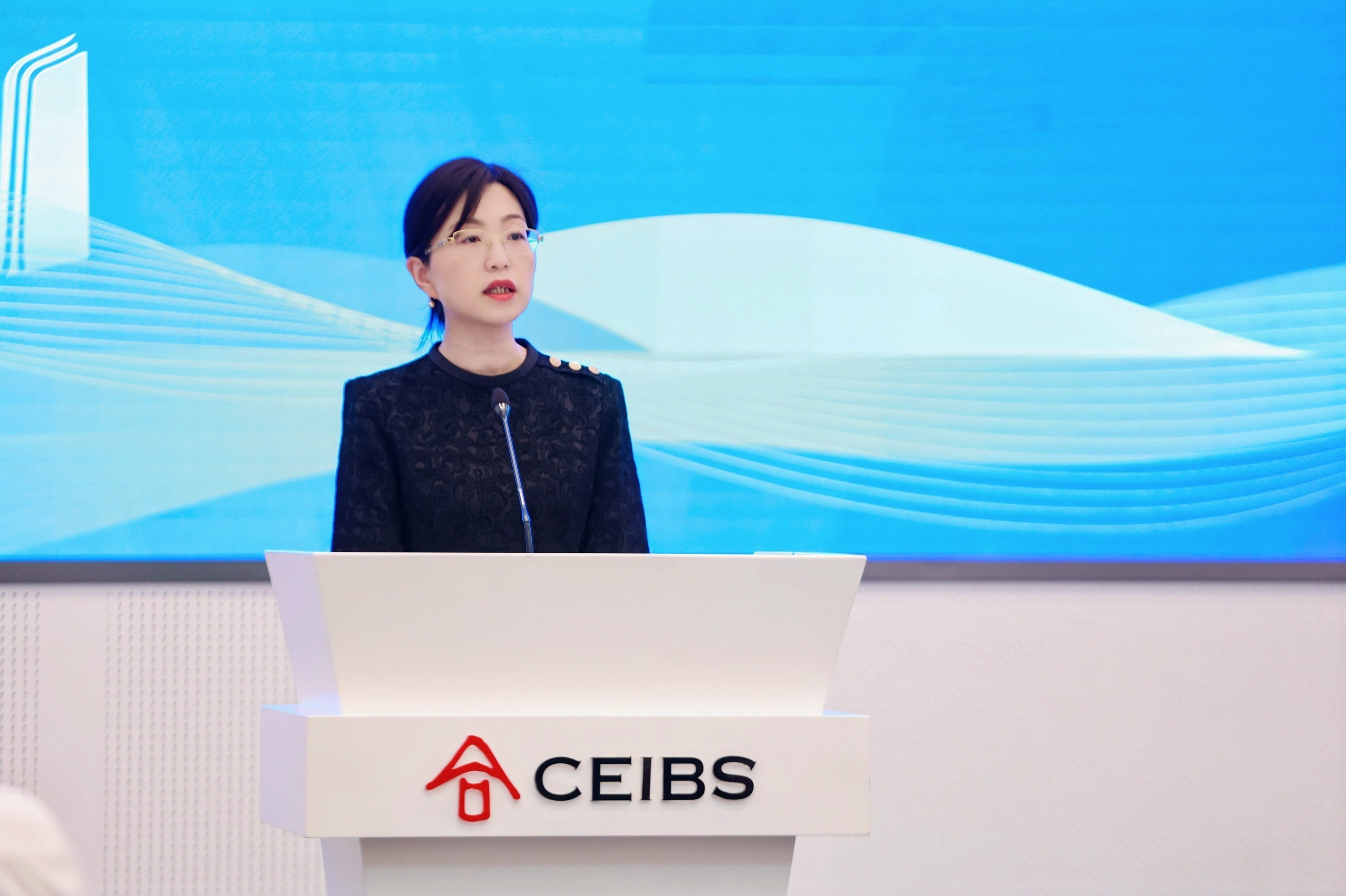 深圳市前海合作区党工委副书记梁珂致辞