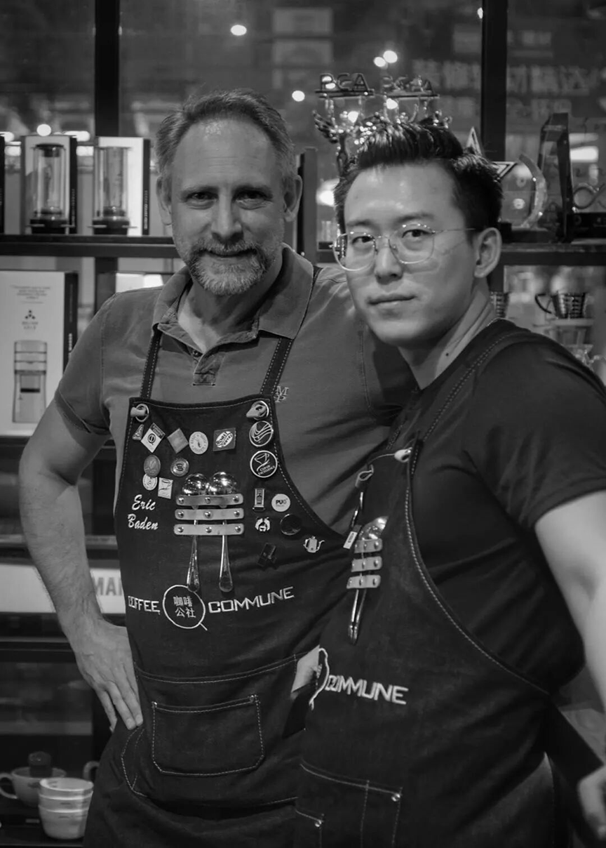 老林（左）和他的朋友