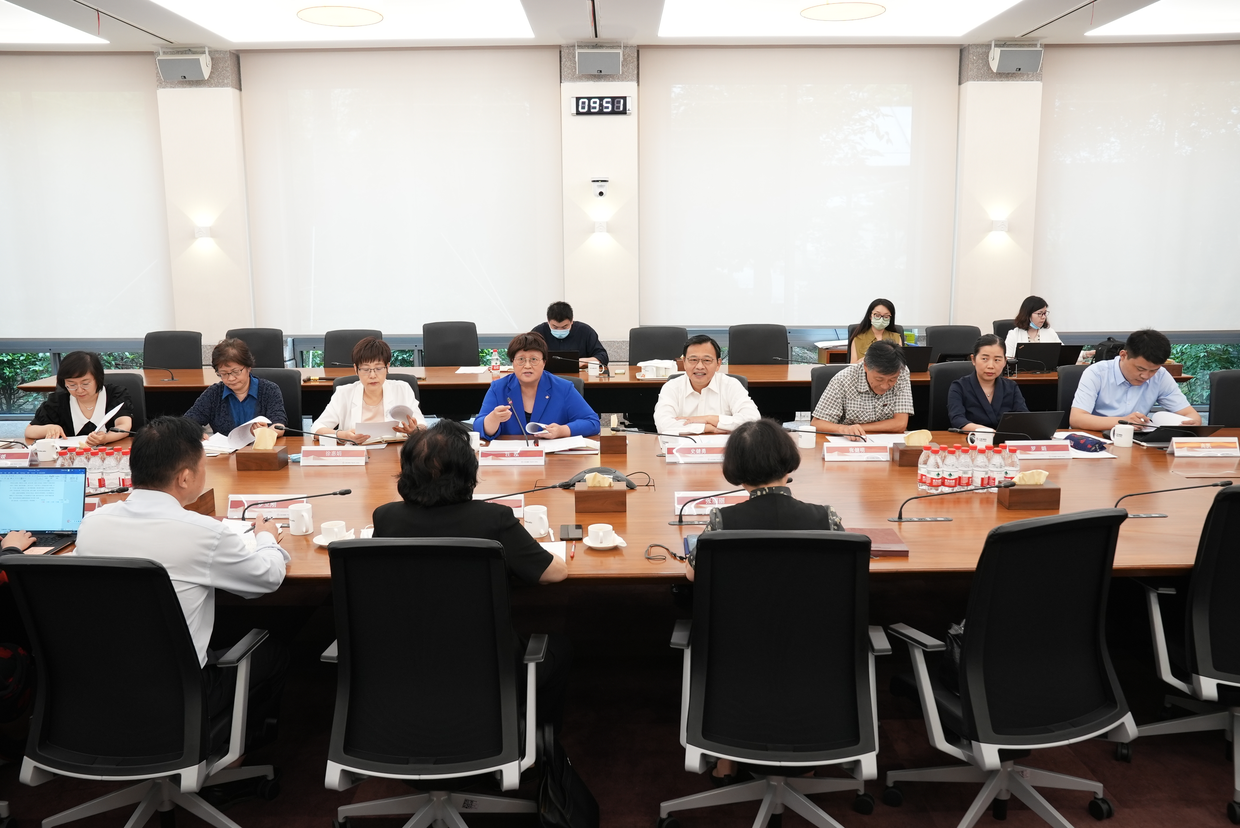 汪泓院长一行接待陆凤妹到访