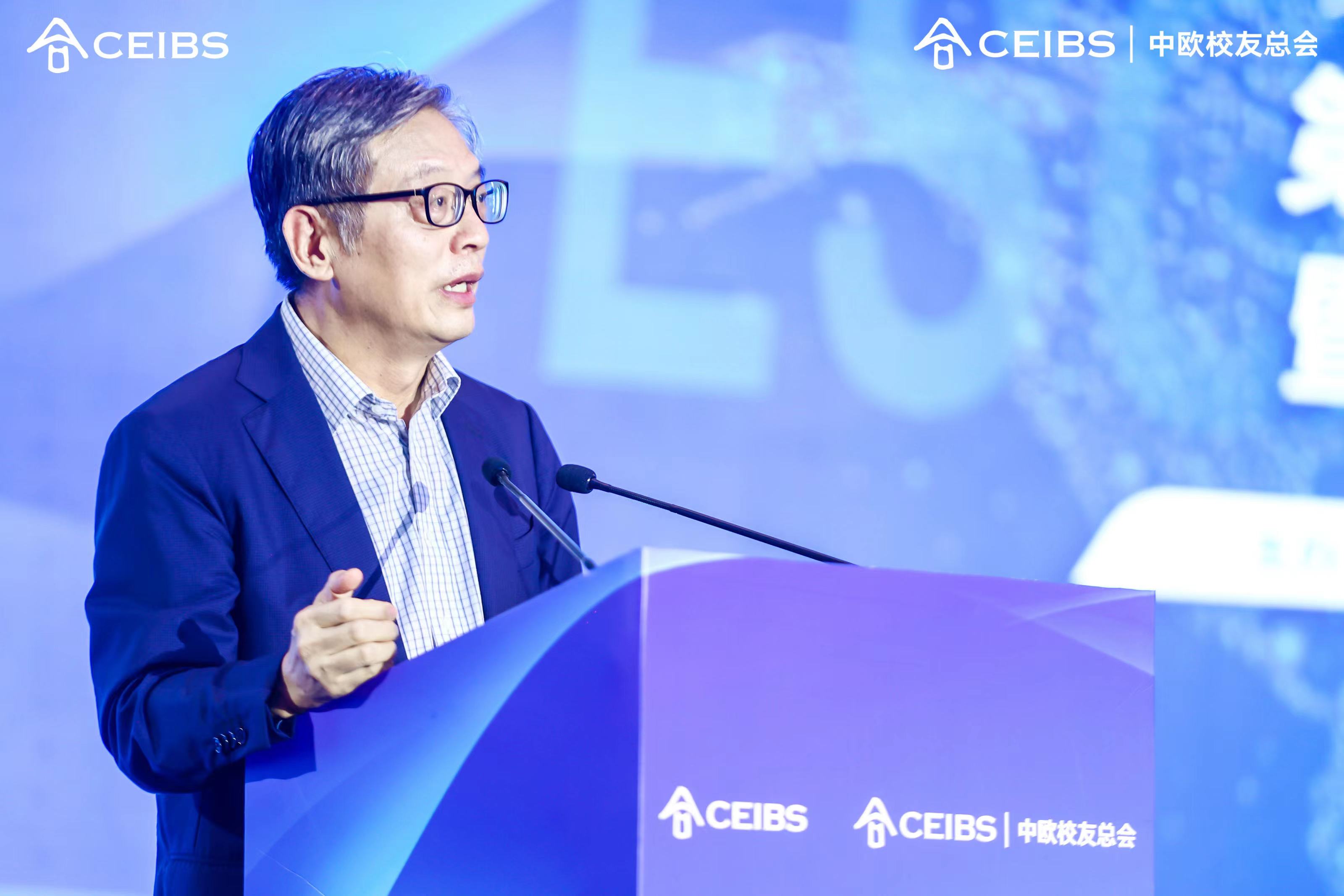 全国政协委员、上海新金融研究院理事长屠光绍