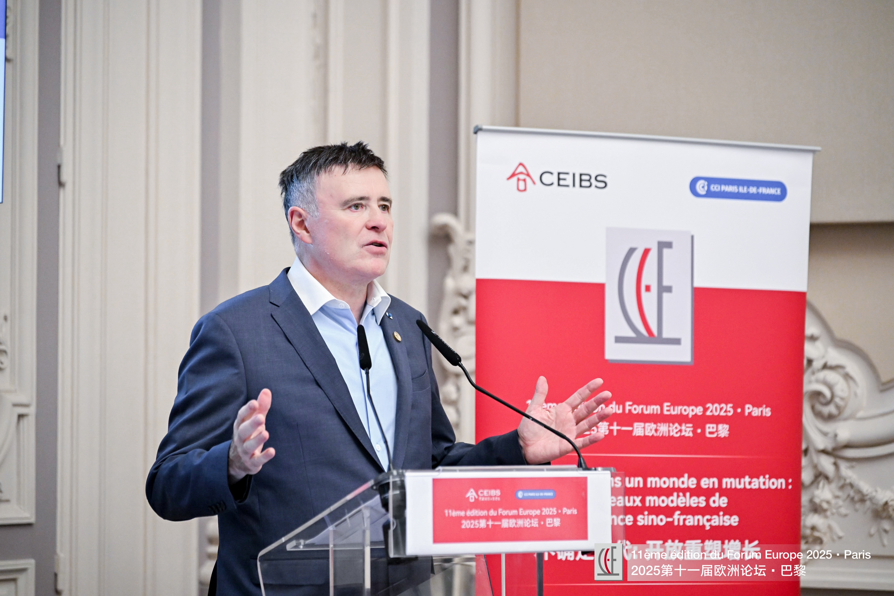 中欧国际工商学院副院长兼教务长濮方可（Frank Bournois）担任本场论坛主持