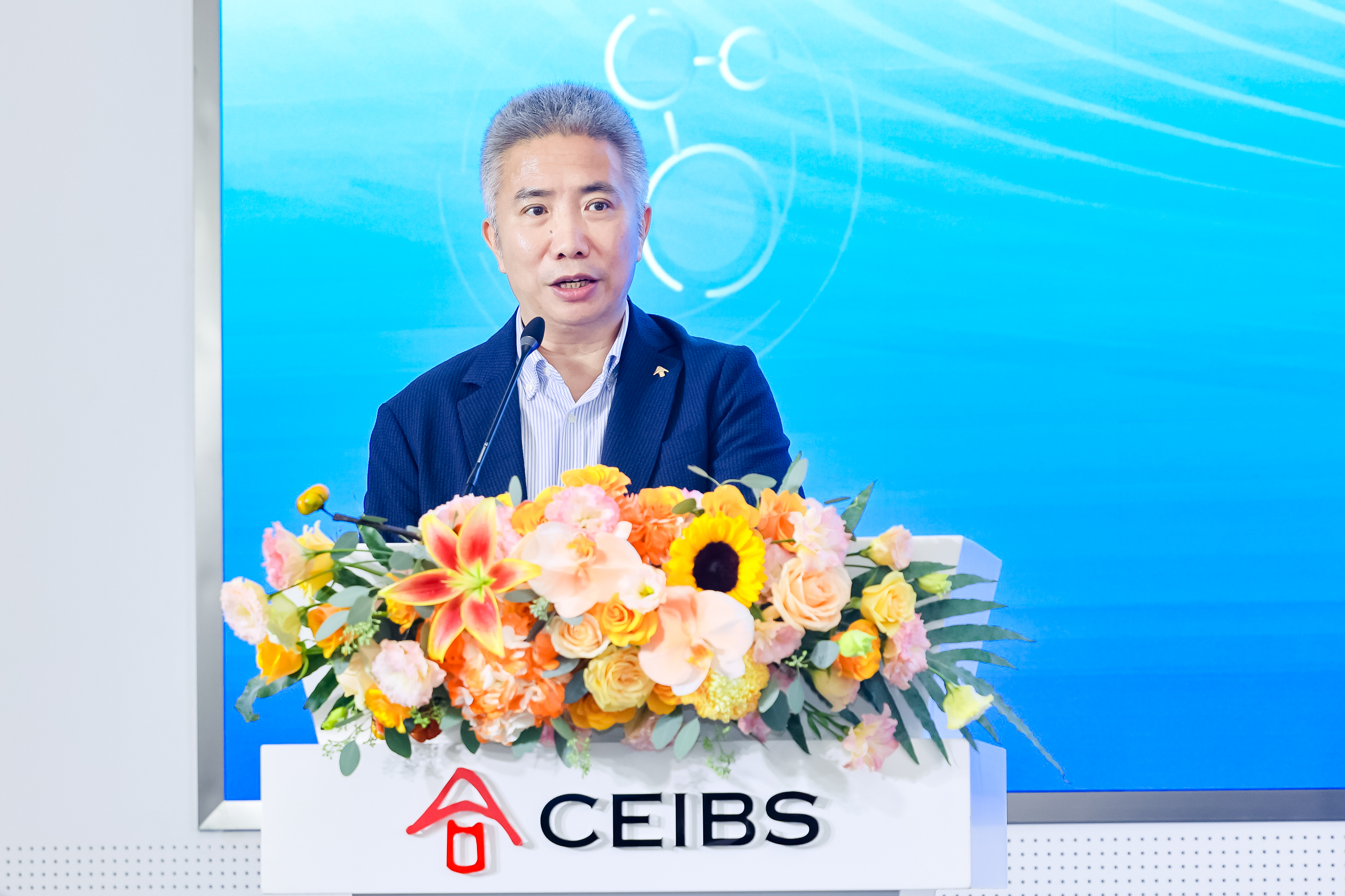 中欧深圳校区运营主任孔飙致欢迎辞