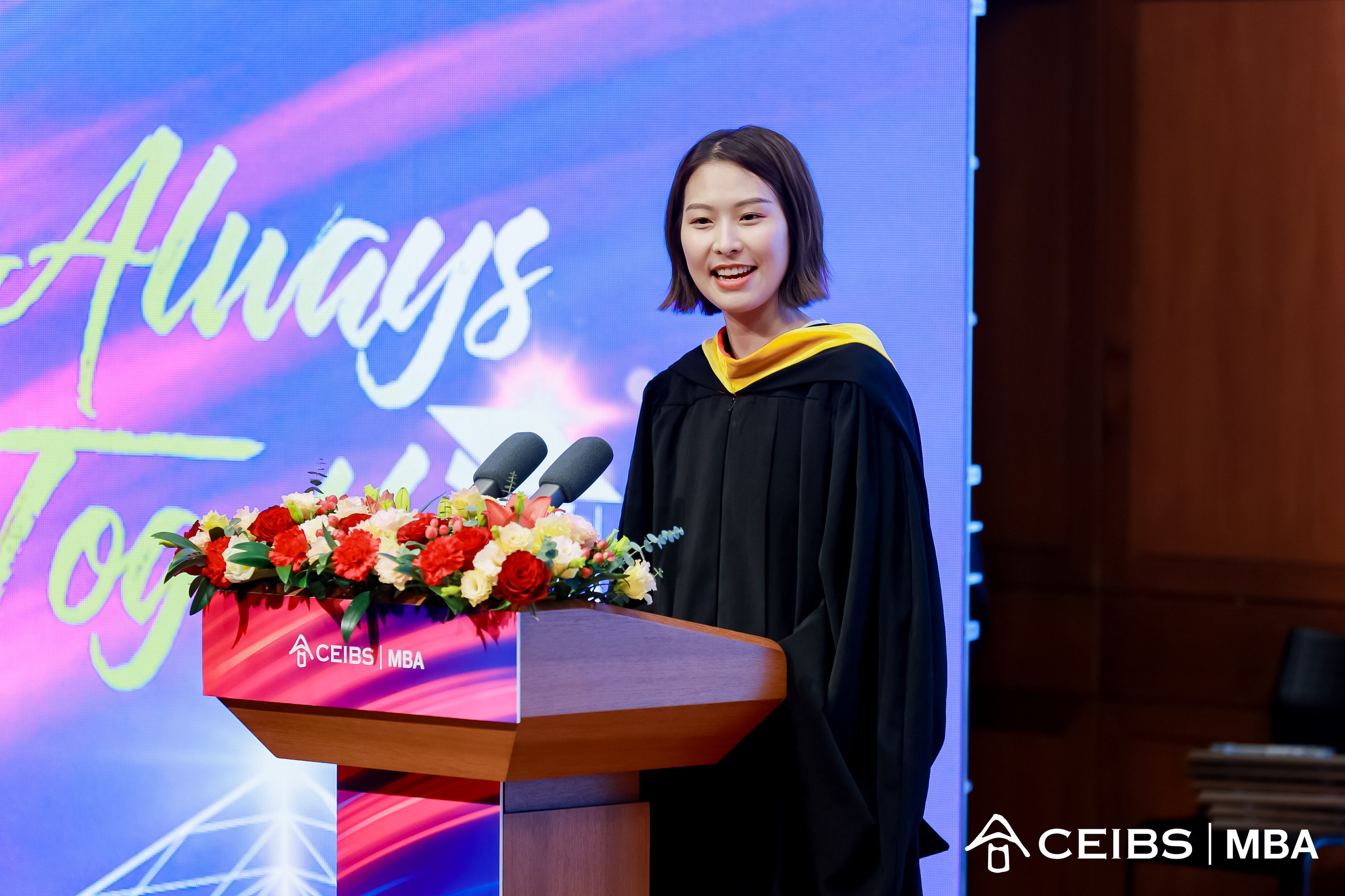 毕业生代表丁慧敏致辞