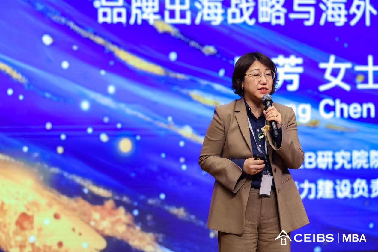 益普索 B2B 研究院院长中国区能力建设负责人陈芳发表主题演讲