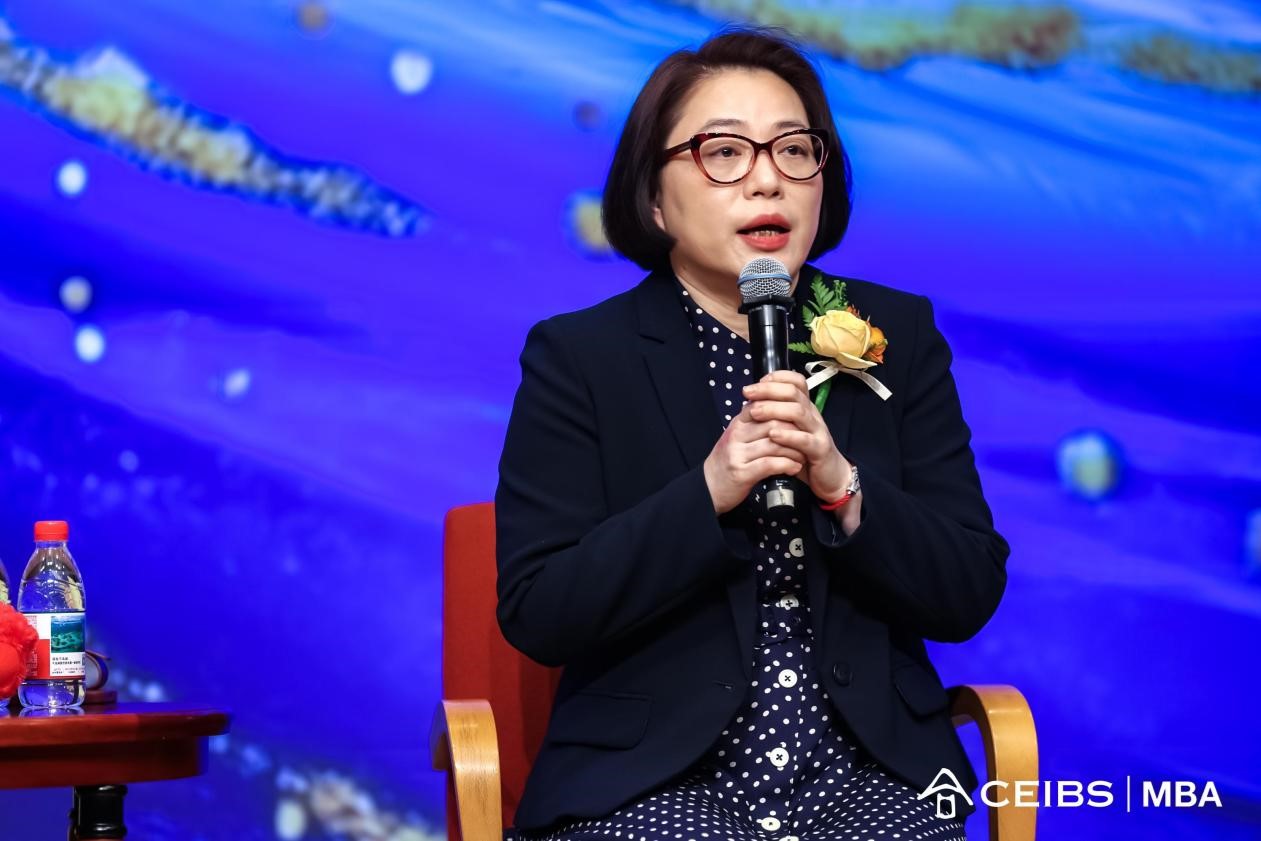  怡安人力资本管理咨询全球合伙人、亚太区负责人游铭意指出企业出海的六大挑战：基础层（薪酬设计、文化冲突、外派管理）与进阶层（合规体系、共享服务中心、企业管制）。她以工业品出海为例，提示在经济发达的北美和欧洲地区，关注薪酬透明立法，及对人力资源管理规范性的较高要求，避免由于诉案导致雇主品牌受损。在欠发达地区，关注本土人才特性及市场竞争状况，在文化，工作生活平衡以及很多细节处也需周到考量，例如薪酬设计的固浮比，薪酬发放频次，薪酬单次发放金额等。