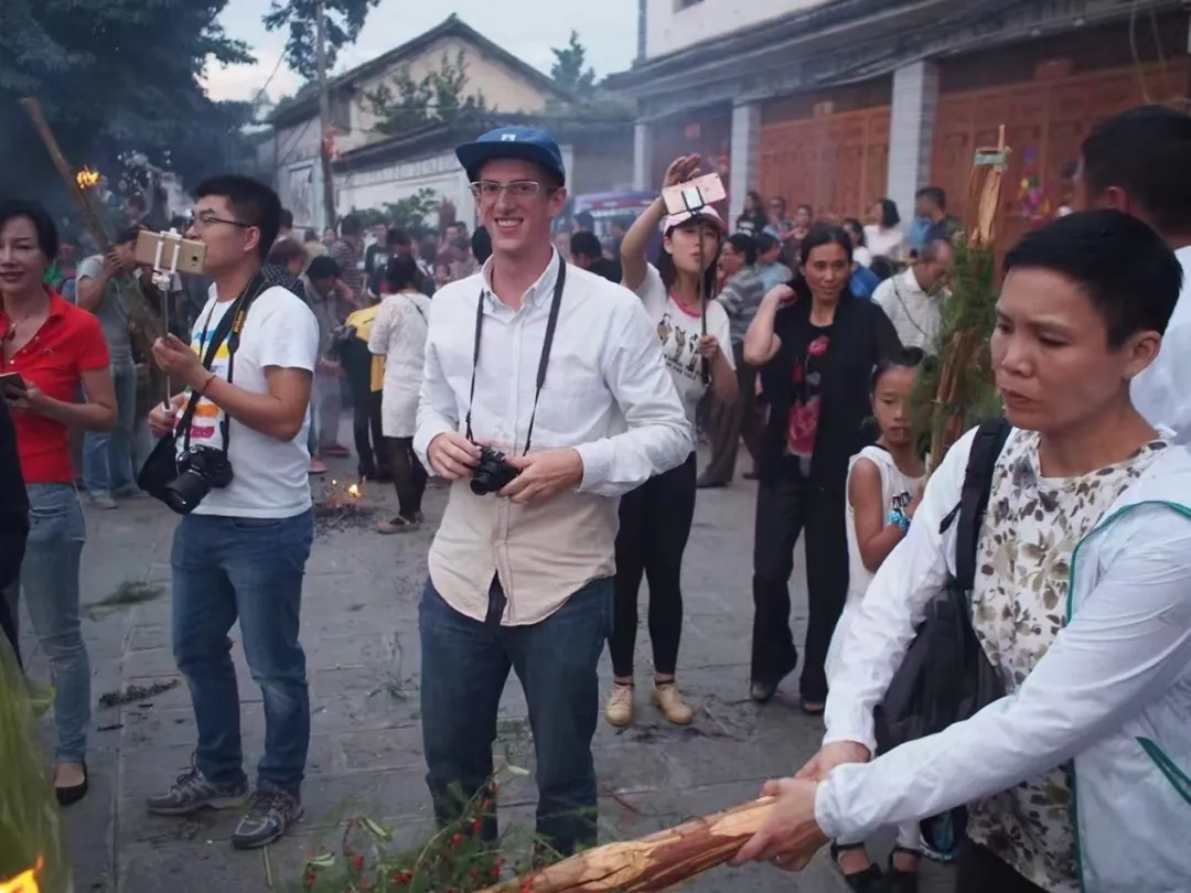 16年进行硕士论文田野调查期间,参加大理喜洲的火把节