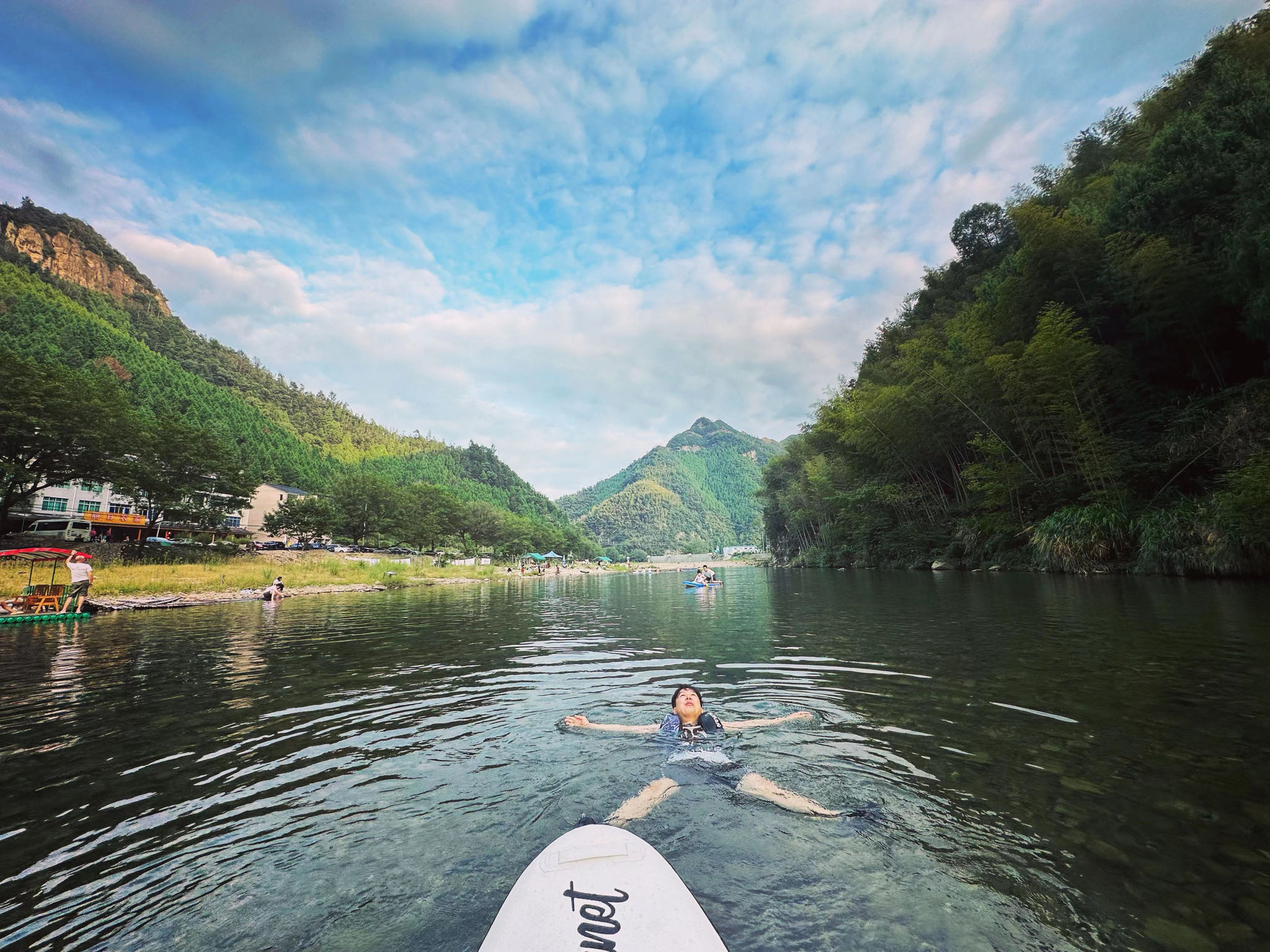爱好露营,体验大自然