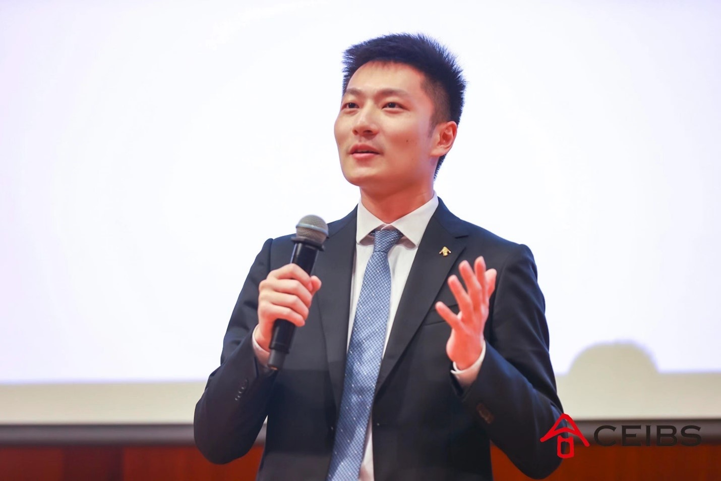 yifan zhang student committee 